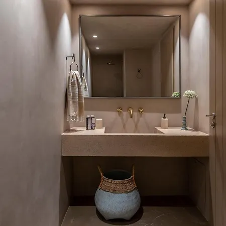 Homa Serifos Pool Vayiá