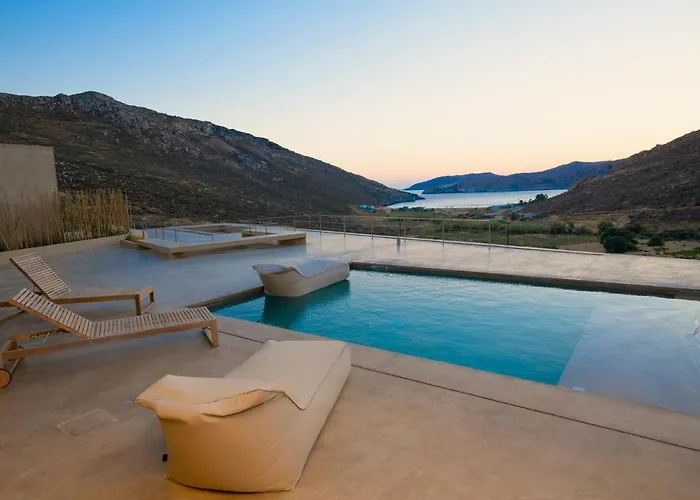 Homa Serifos Pool Vayiá