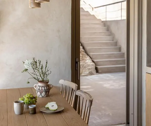 Homa Serifos Pool Vayiá