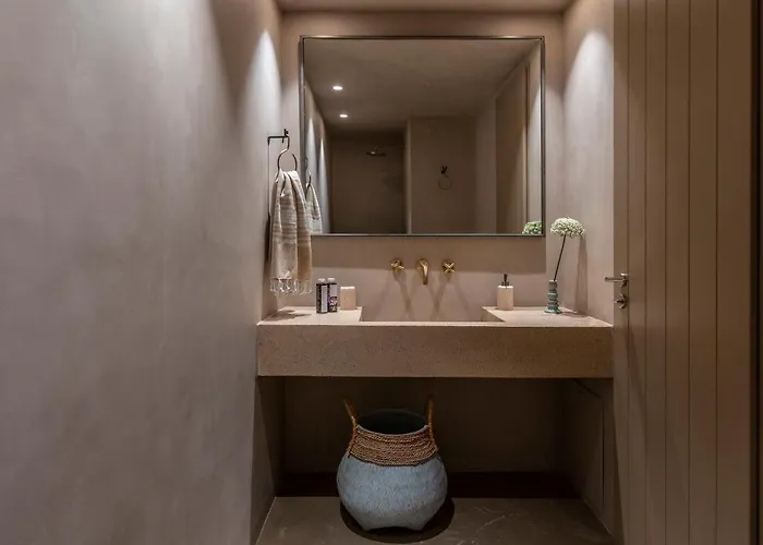 Homa Serifos Pool Vayiá