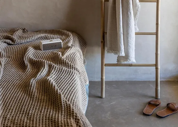 Homa Serifos Pool Vayiá